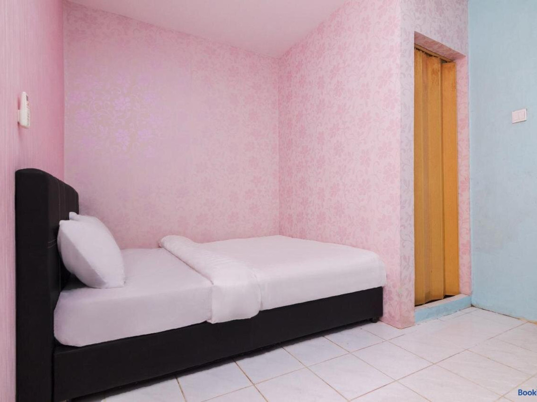 Oyo Life 2466 Galaxy Kost