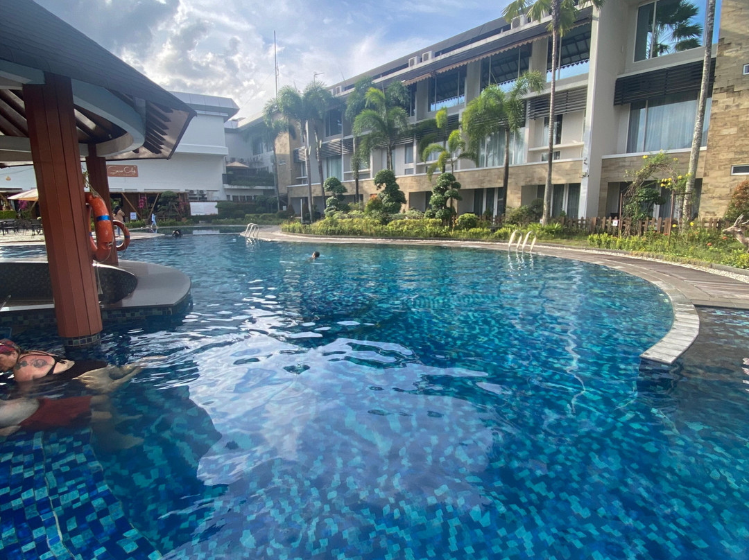 瑞雅婆罗洲马辰酒店主图