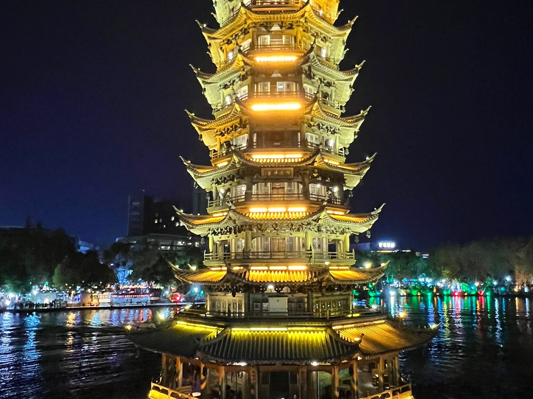 日月塔-桂林市必去景点