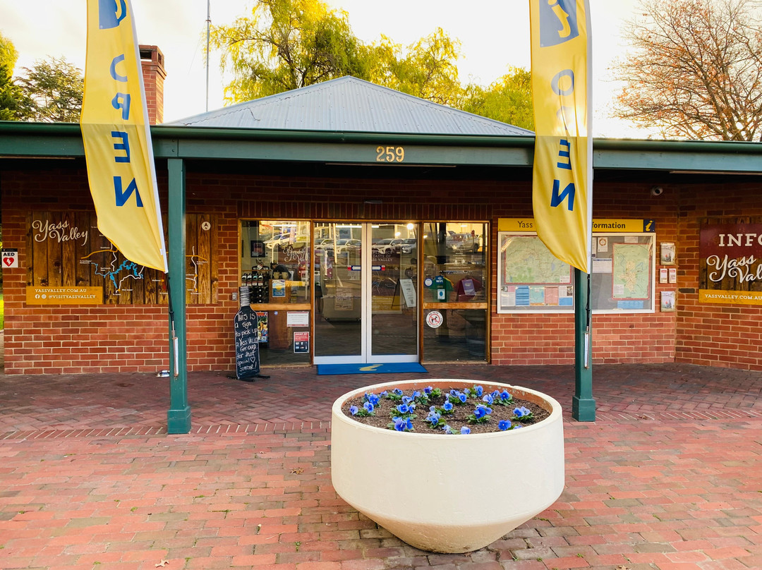 Yass Valley Information Centre-亚斯必去景点