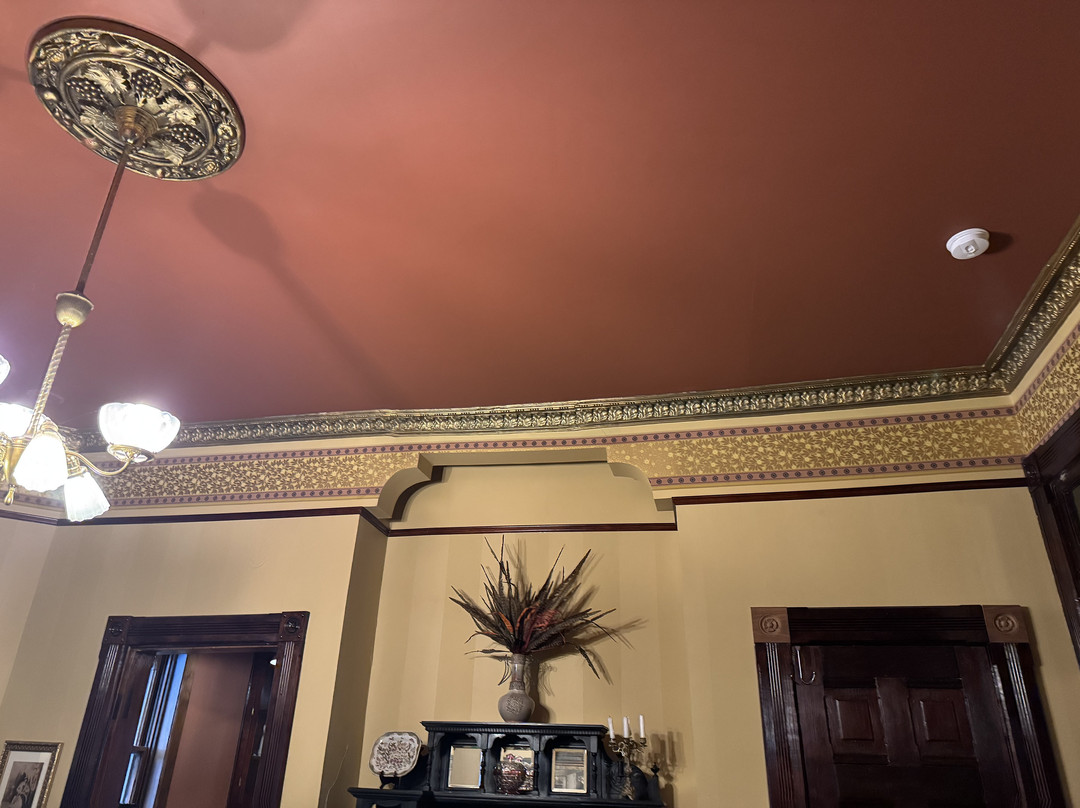 Whiskey Mansion Bed & Breakfast主图