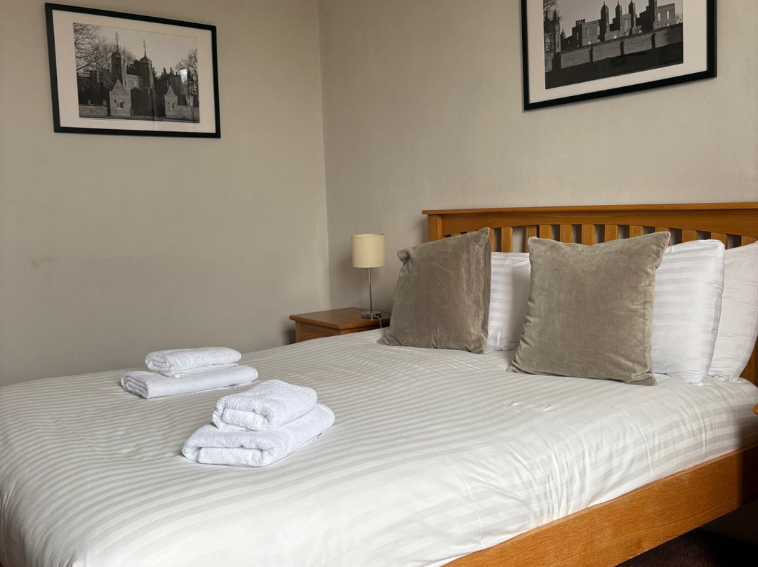 The Crown Hotel & Restaurant主图