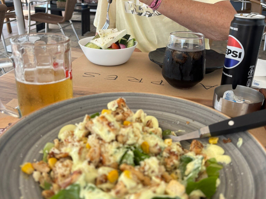 Aspres Apartments主图