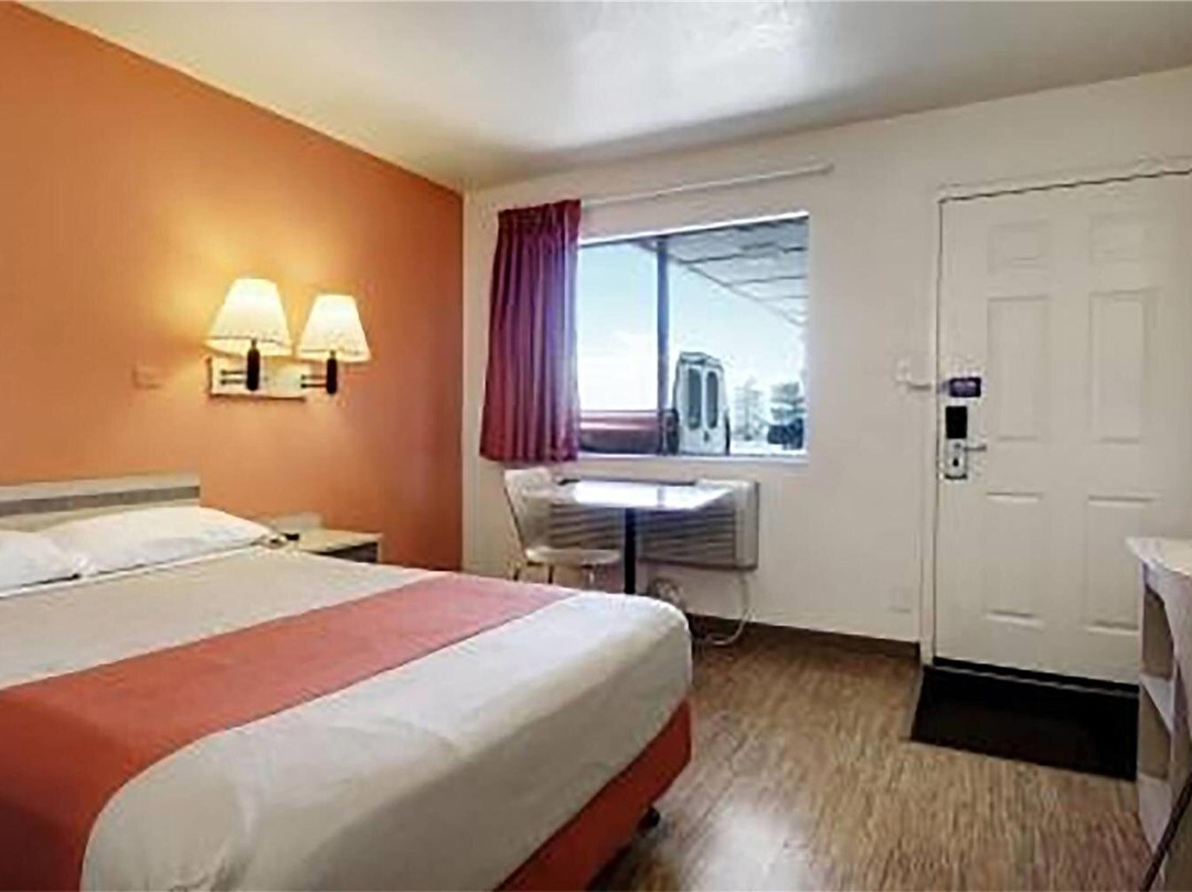 Super 8 by Wyndham Woods Cross/Salt Lake City North