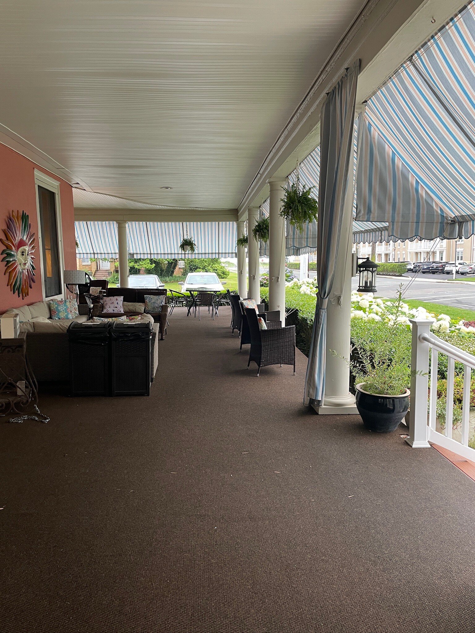 The Ocean House-官方