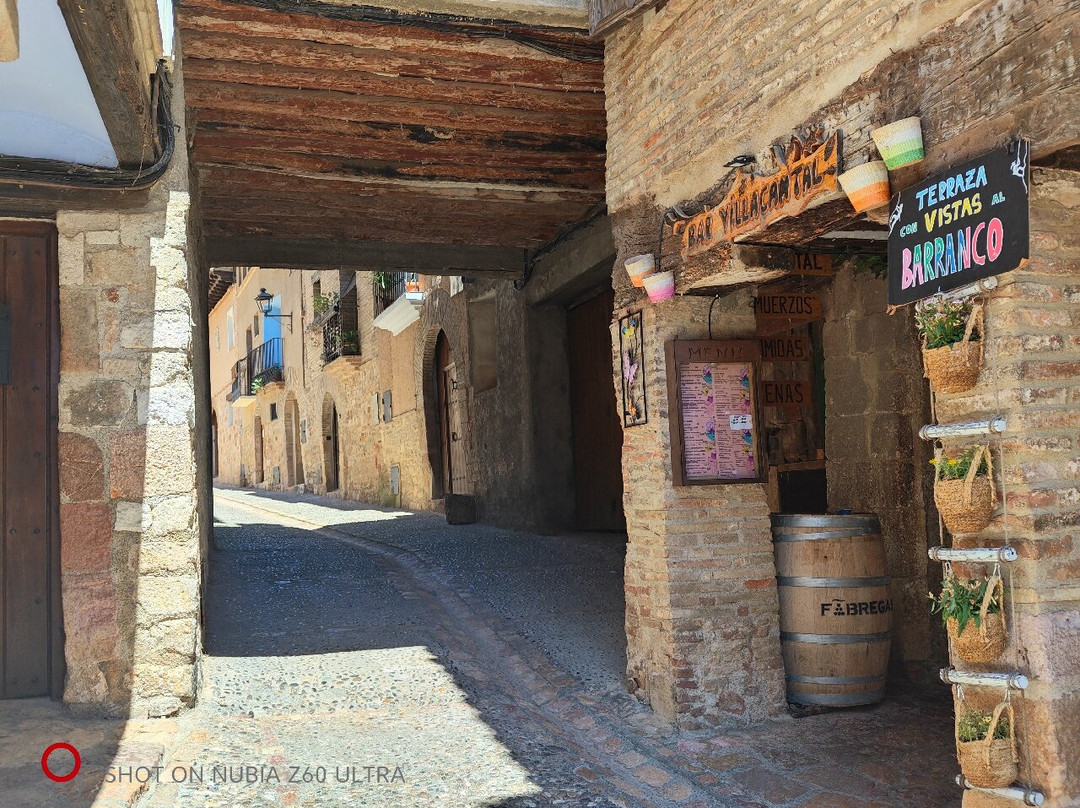 Plaza Rafael Ayerbe-Alquezar必去景点