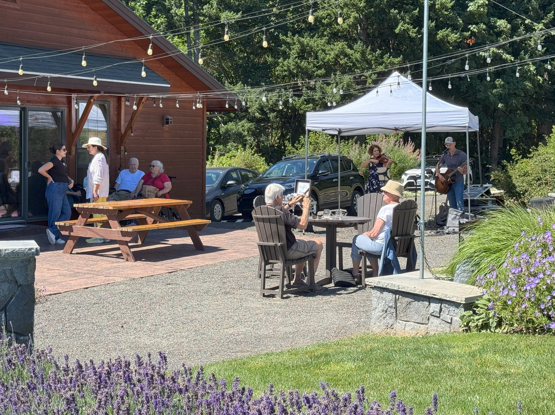 Crooked Acres Vineyard-Underwood必去景点