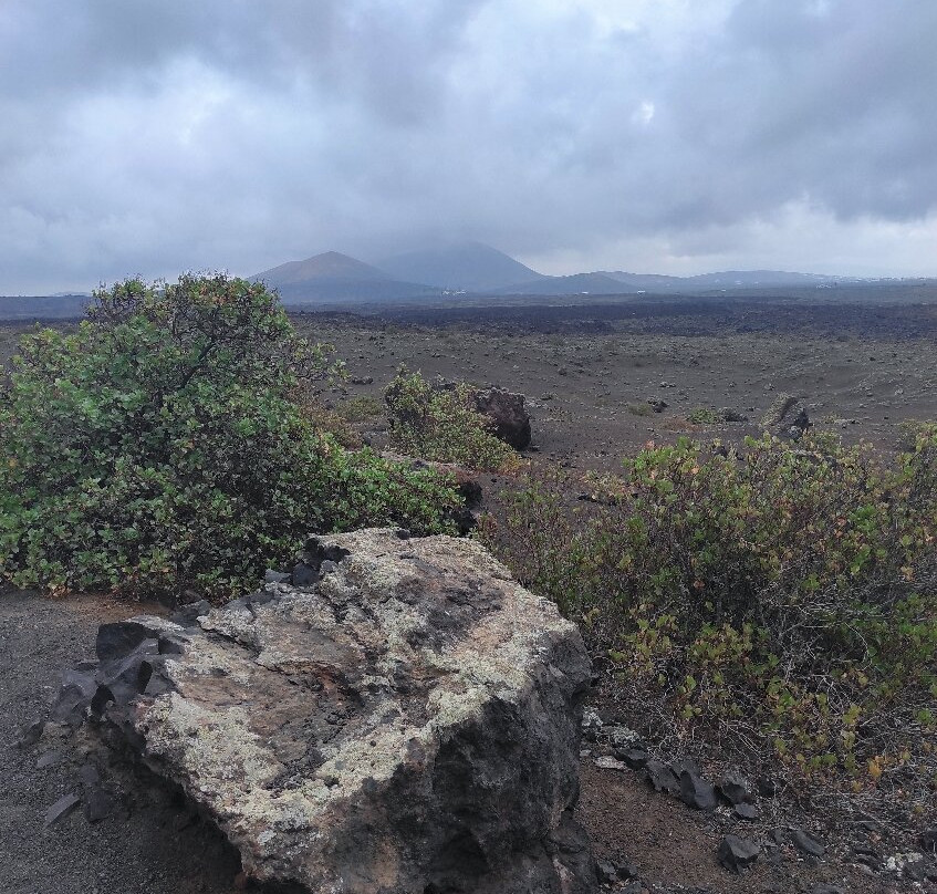 Caldera Colorada-Tinajo必去景点