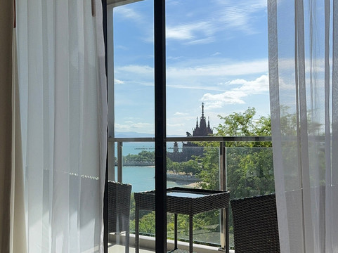 芭堤雅金色郁金香海滩度假酒店主图