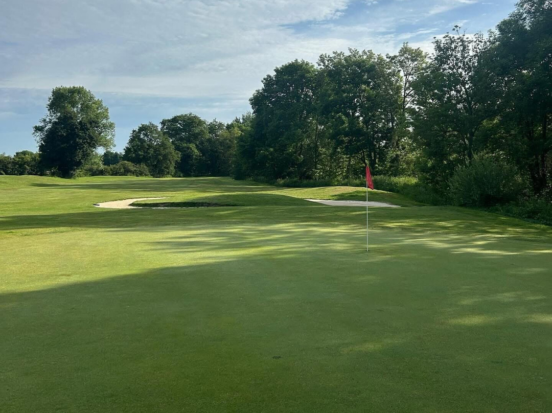 Golf Des Etangs Savigneux-Savigneux必去景点