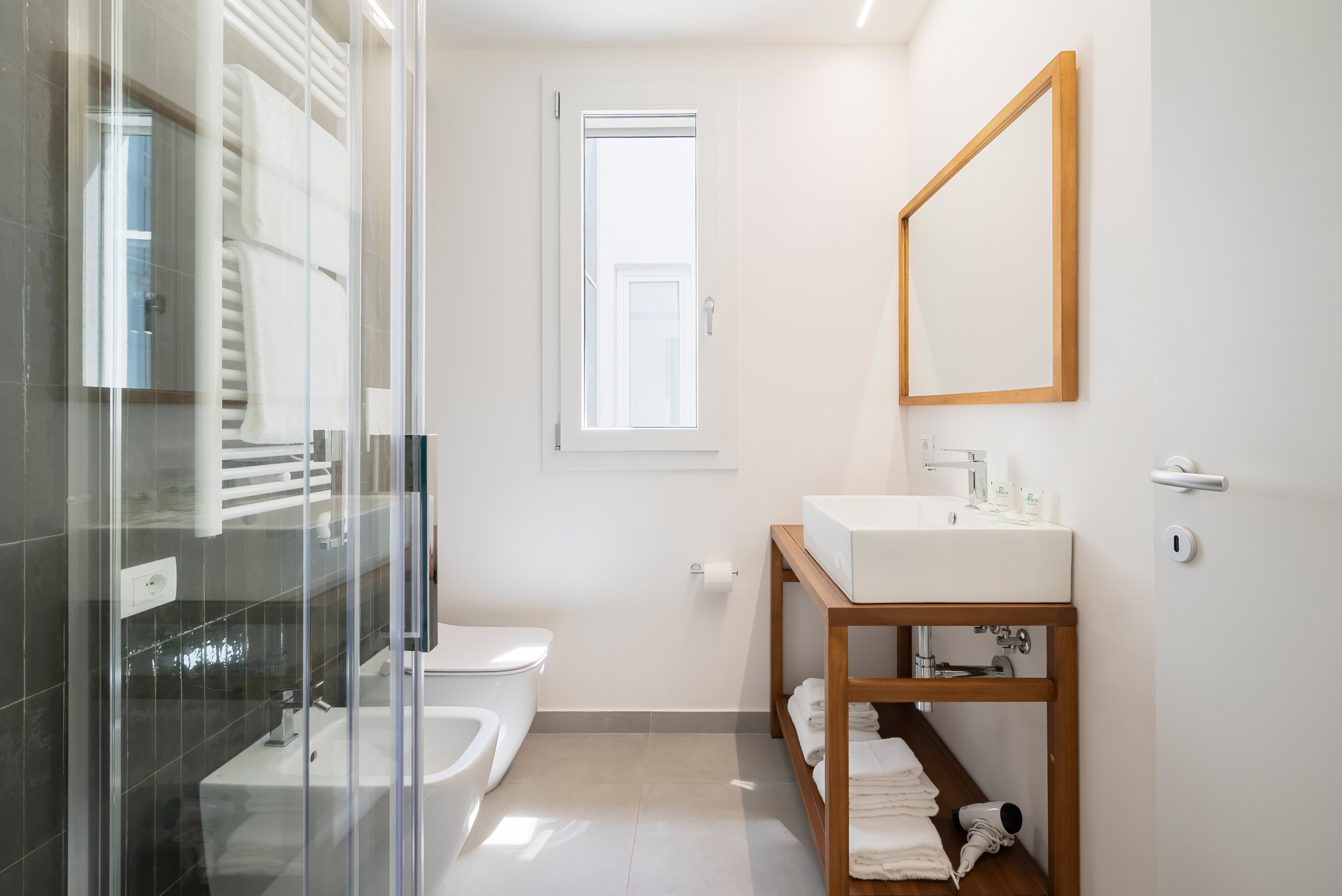 拉毕内塔酒店-客卧