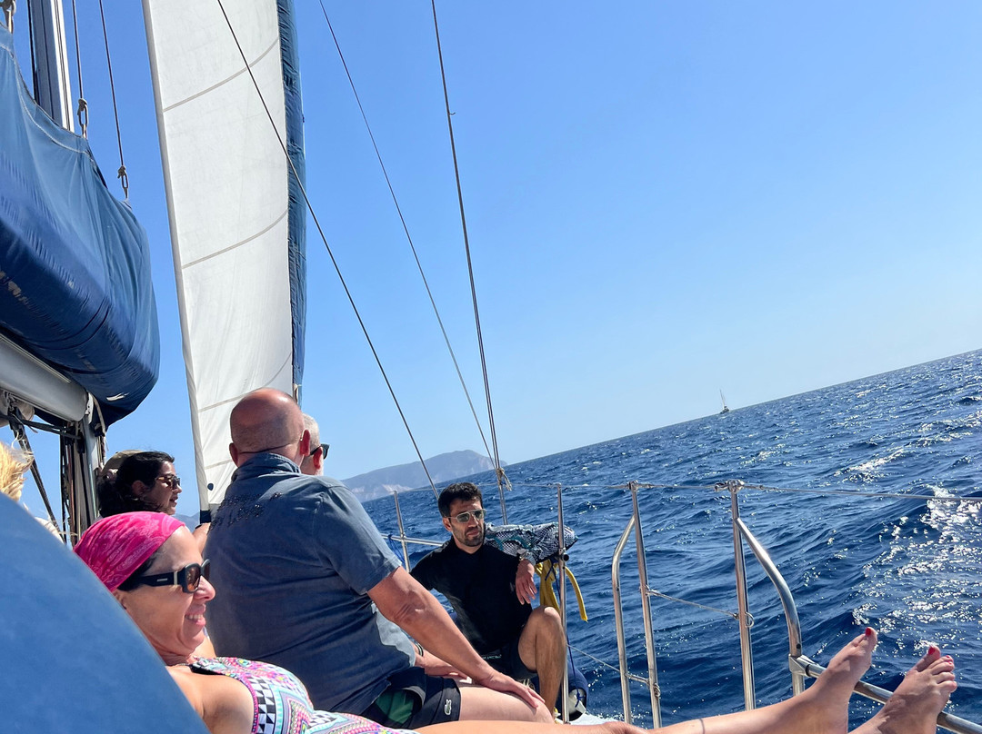 Odysseus A. Yacht Cruises-Adamas必去景点