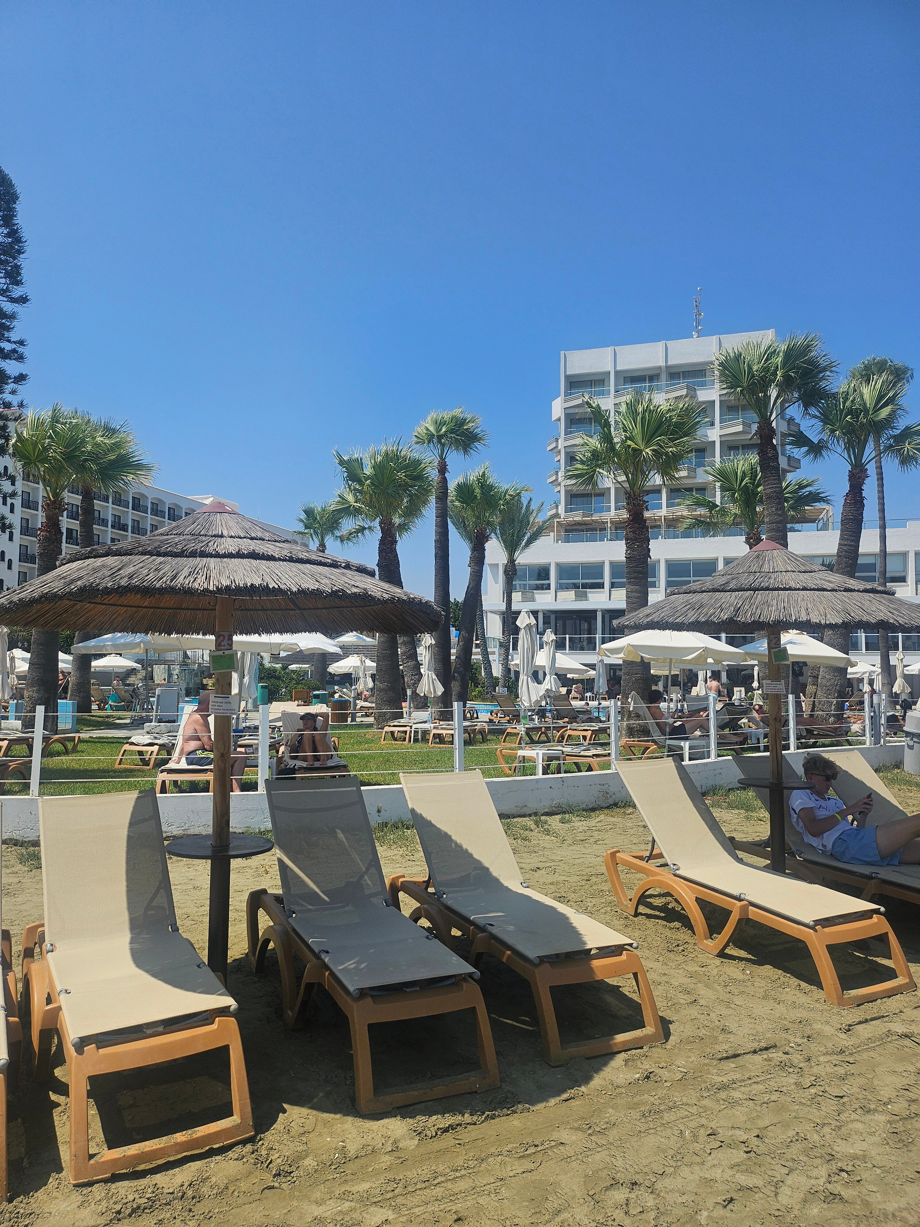 The Golden Bay Beach Hotel-官方