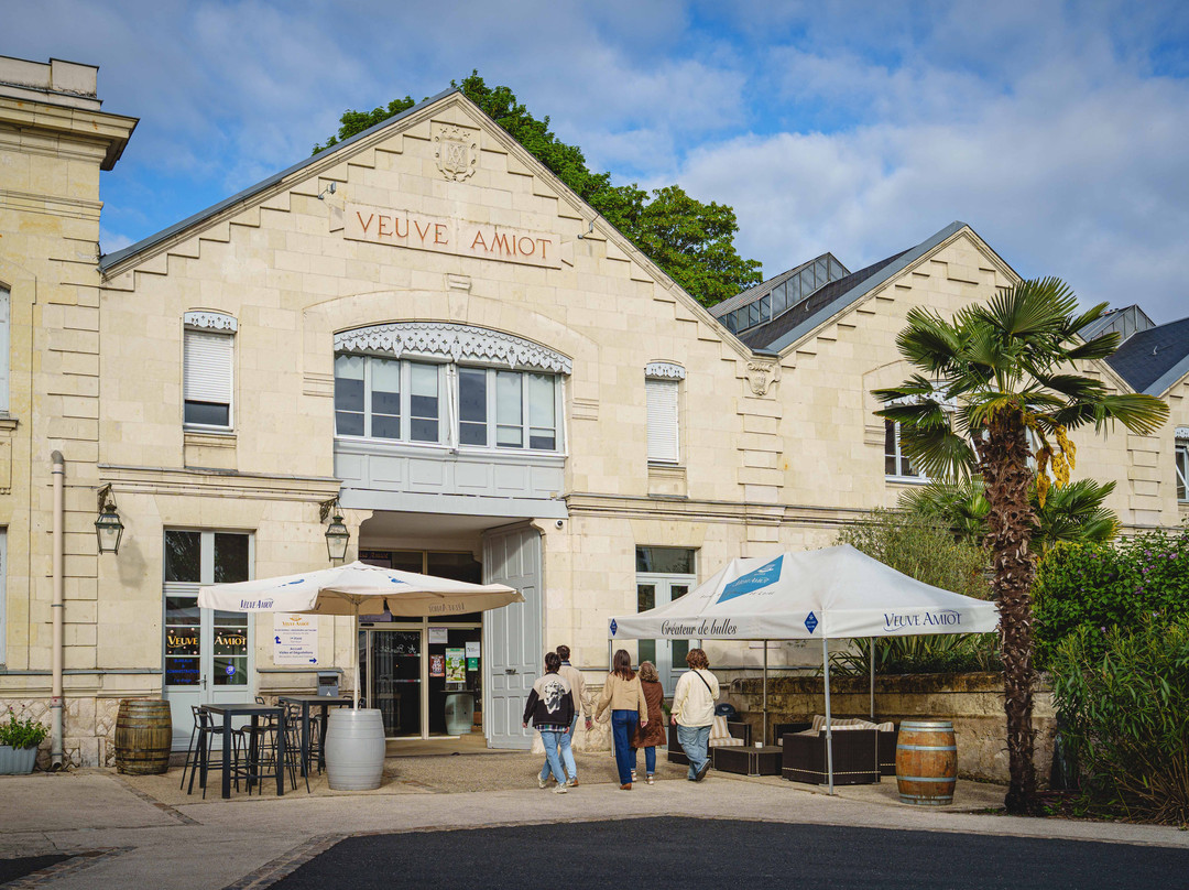 Caves Veuve Amiot-梭缪尔必去景点