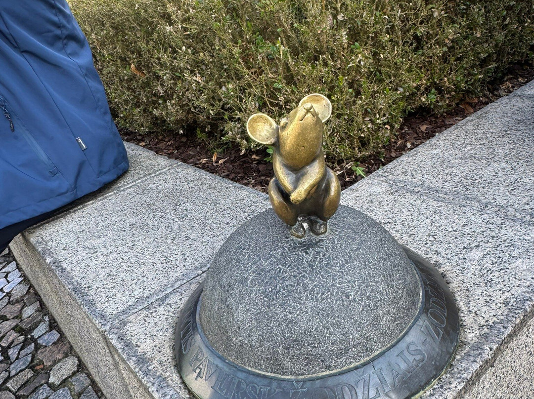 Sculpture Golden Mouse-克莱佩达必去景点