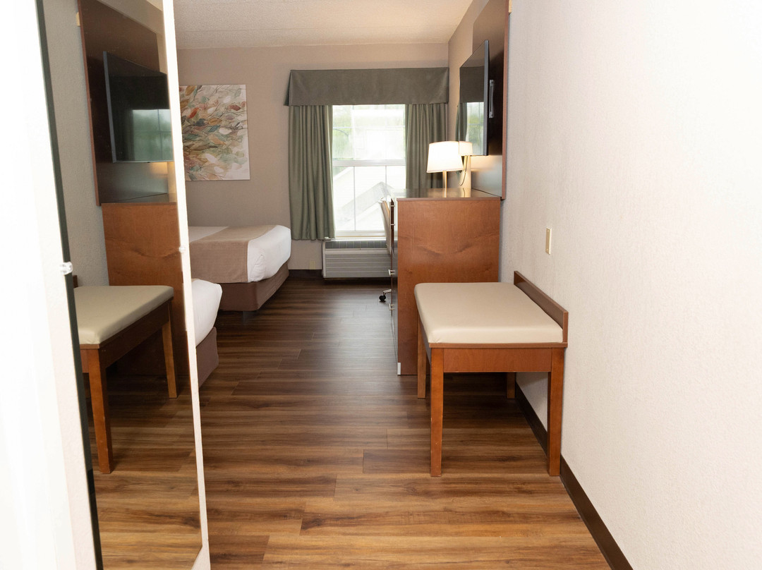 D. Hotel Suites and Spa主图