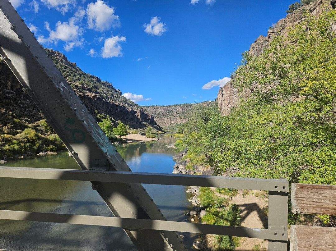 John Dunn Bridge-Arroyo Hondo必去景点