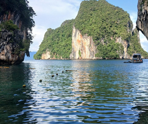豪华游轮俱乐部之旅-查龙必去景点