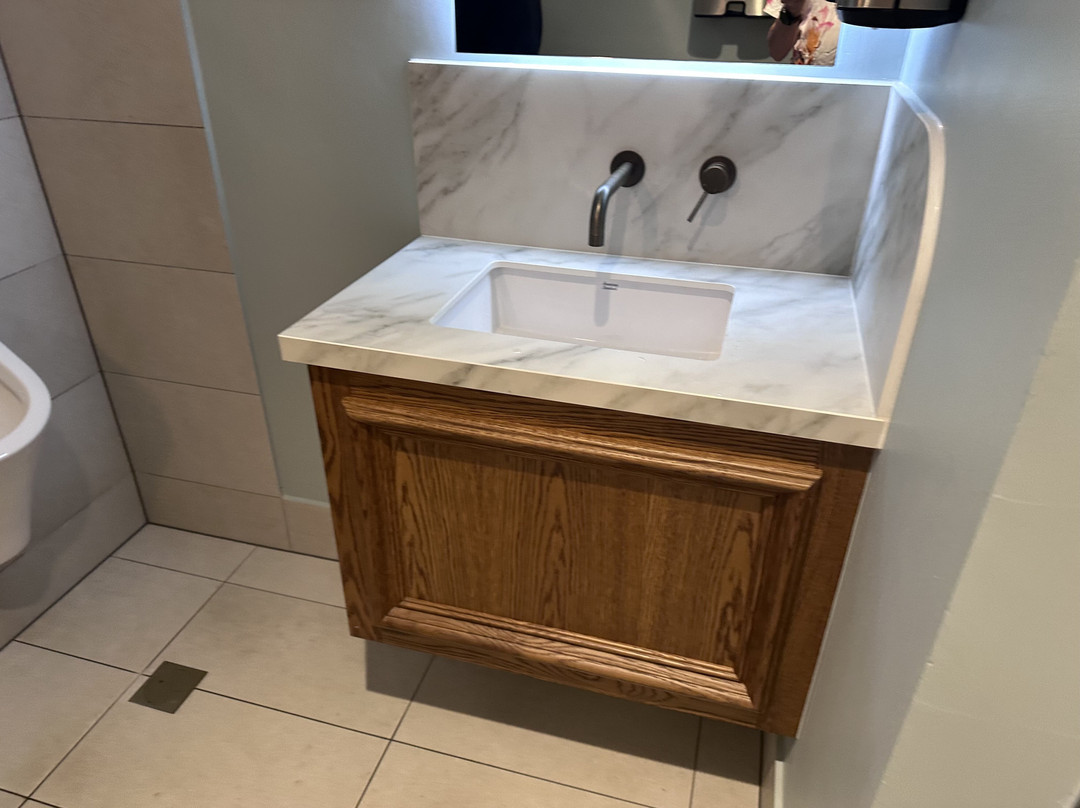 The Rising Sun Hotel主图