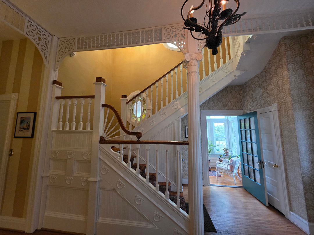 Charles Bass House主图