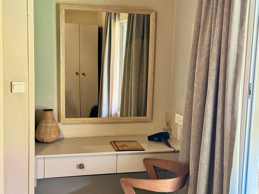 Explorers Village, Shearwater主图