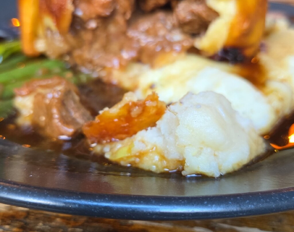 The Sun Hotel & Bar主图