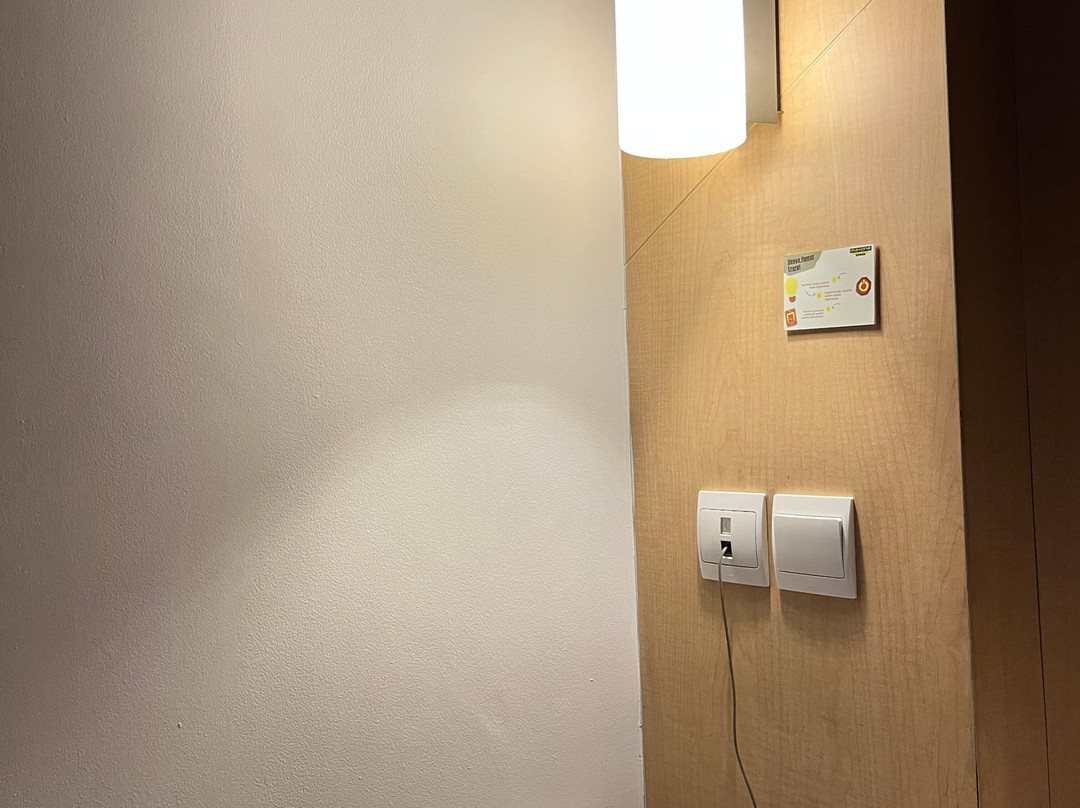 Ascent Hotel & Cafe Malang主图