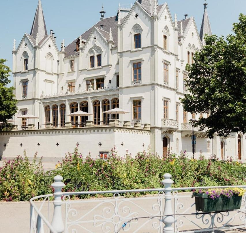 Chateau De L'aile- Boutique Suites