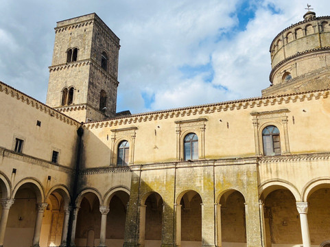 Abbazia Benedettina di San Michele Arcangelo-Montescaglioso必去景点
