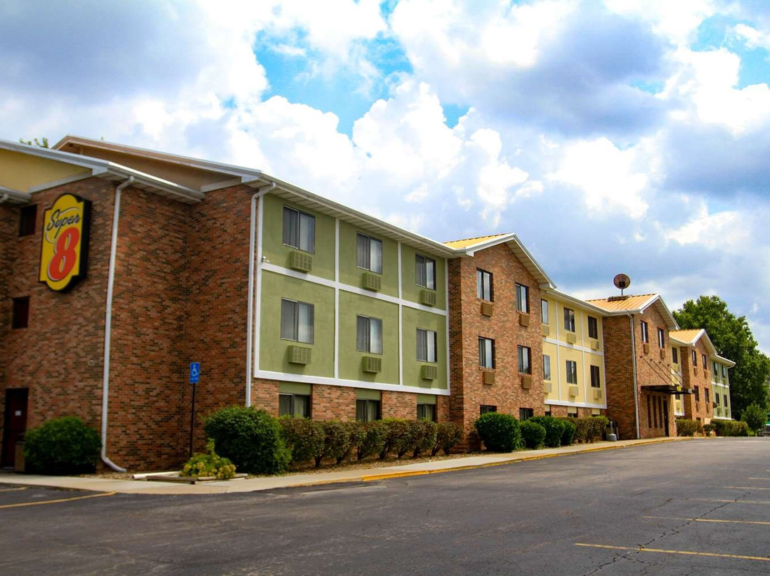 莱尼克萨-欧弗兰帕克区温德姆速8酒店