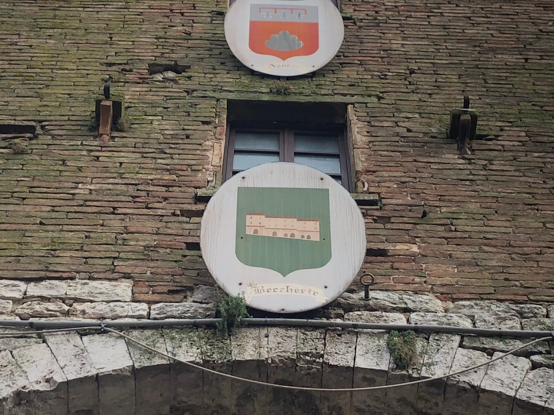 Museo Torre di Porta Romana-古比奥必去景点