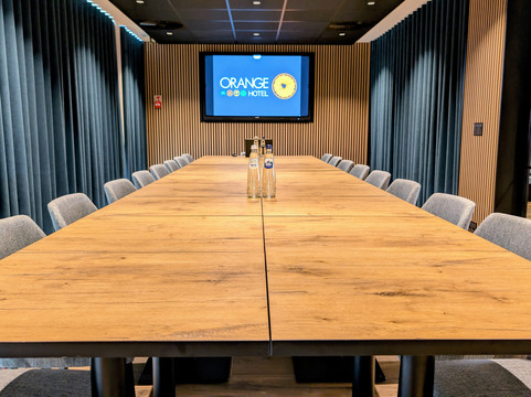 拉卢维耶尔橙色酒店主图