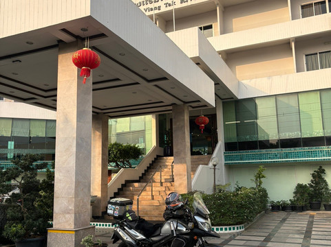 维昂塔克河畔酒店主图