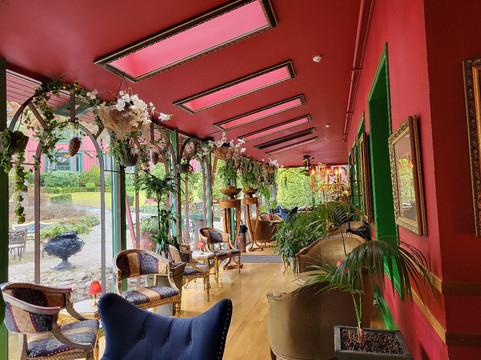 萨罗酒店及会议中心主图