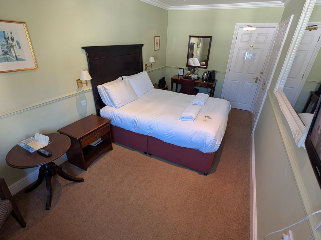 The Crown Hotel主图