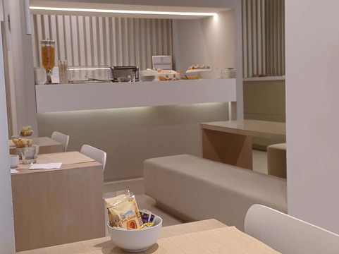 奥罗拉酒店主图