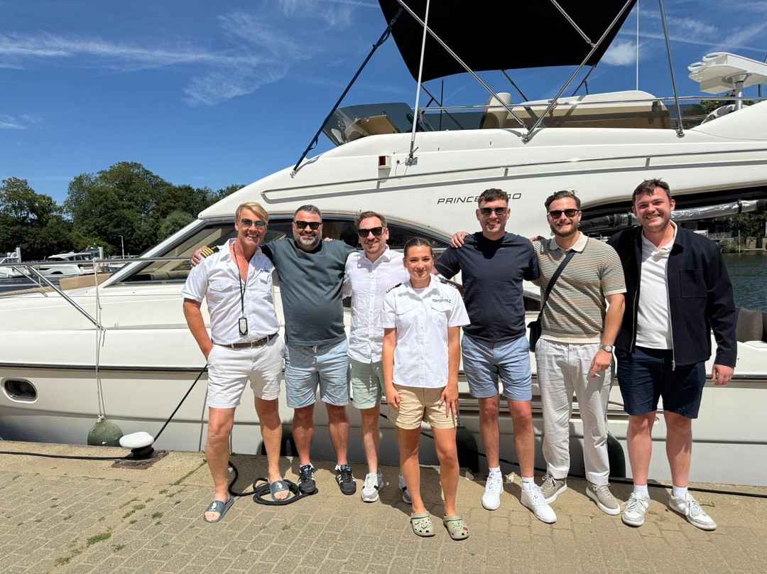 Aquaholics Charters-Thames Ditton必去景点