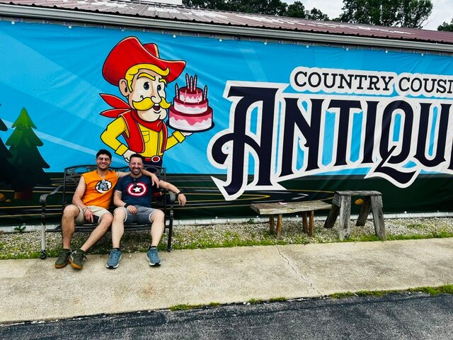 Country Cousins Antique Mall-Bourbon必去景点