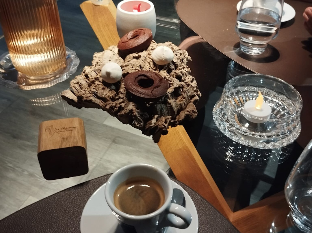 紫藤酒店主图