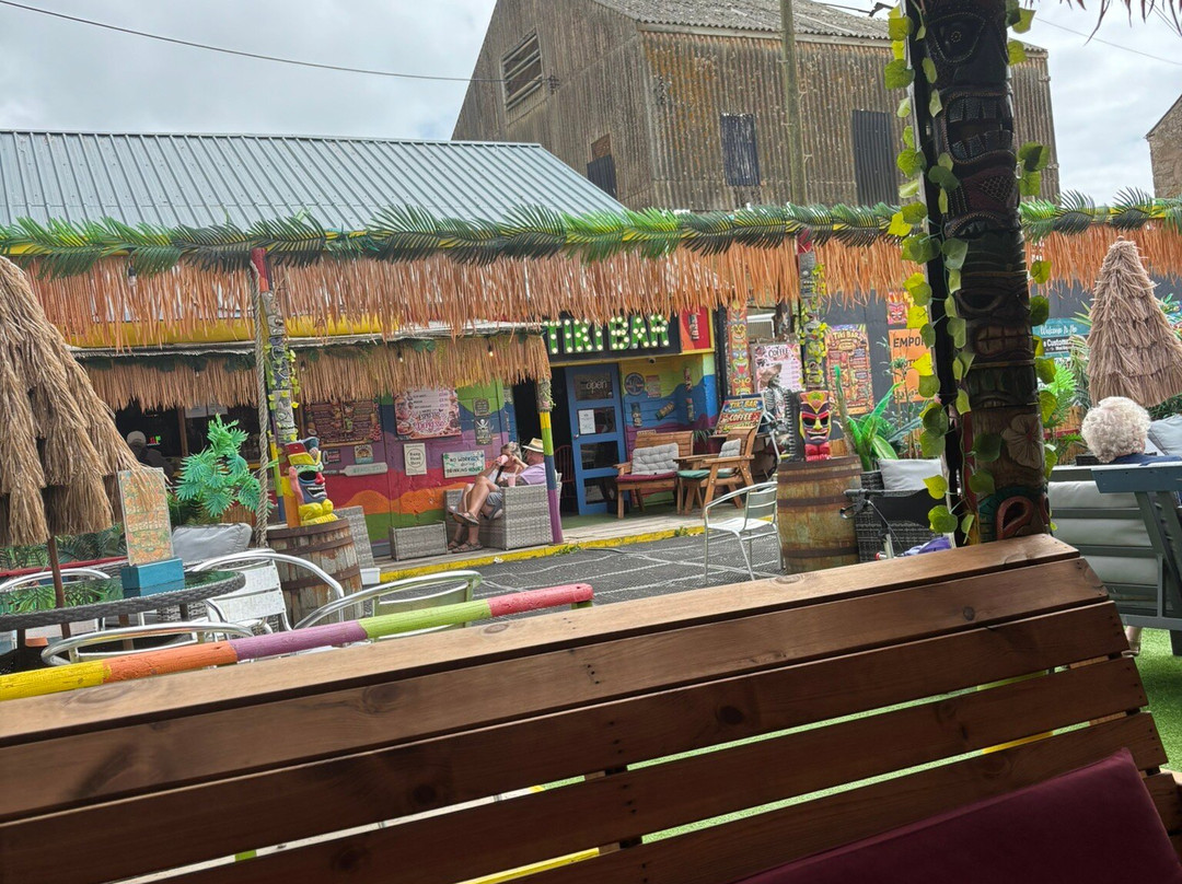 The Tiki Bar West Bay-West Bay必去景点