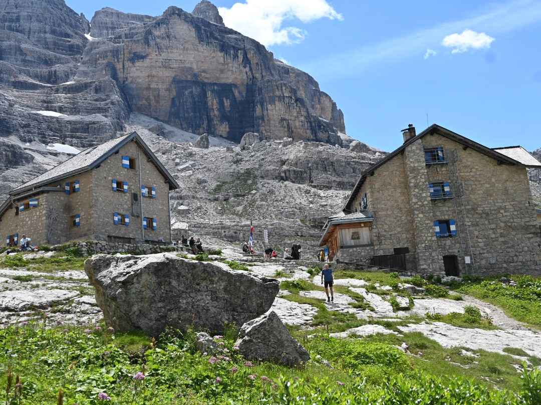 Rifugio Tuckett e Sella-马多纳迪坎皮格里奥必去景点