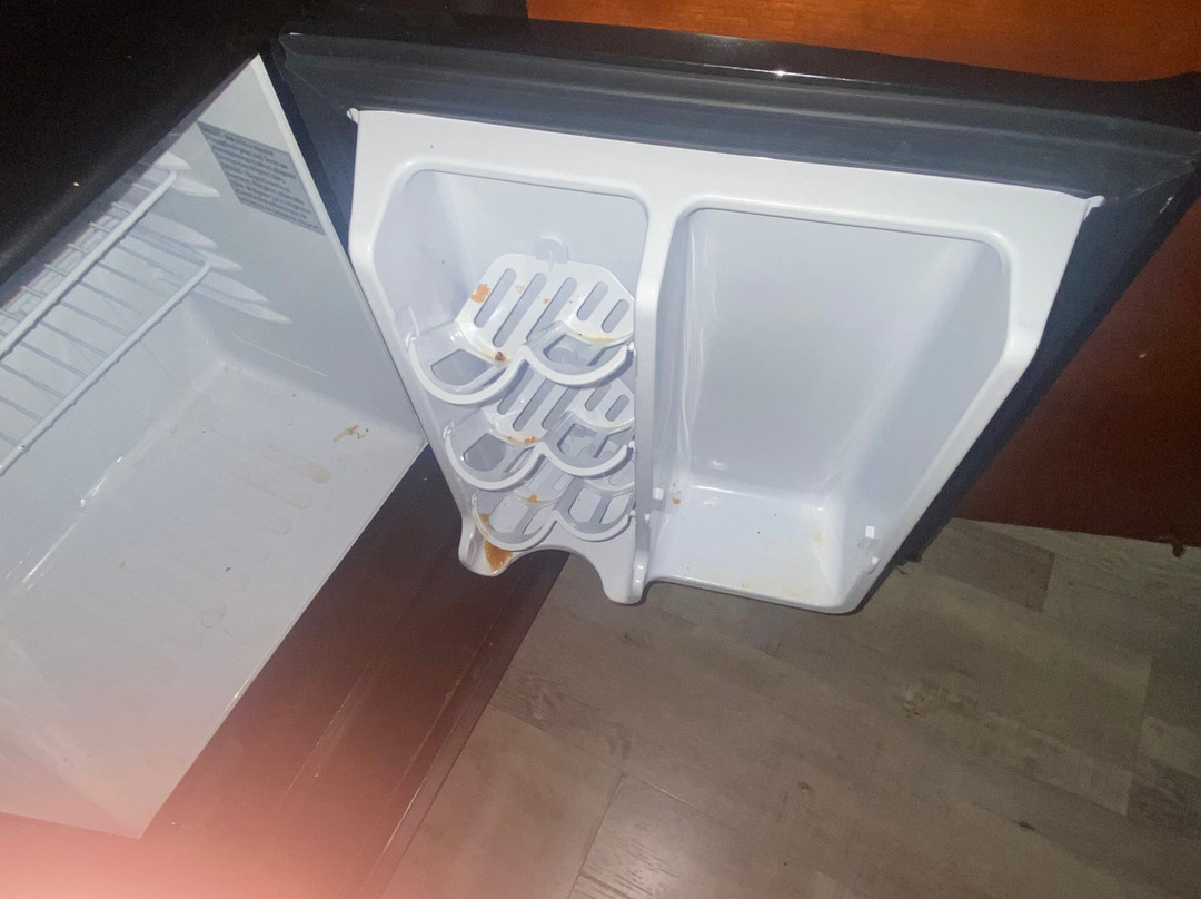 维斯维尔温德姆华美达酒店主图