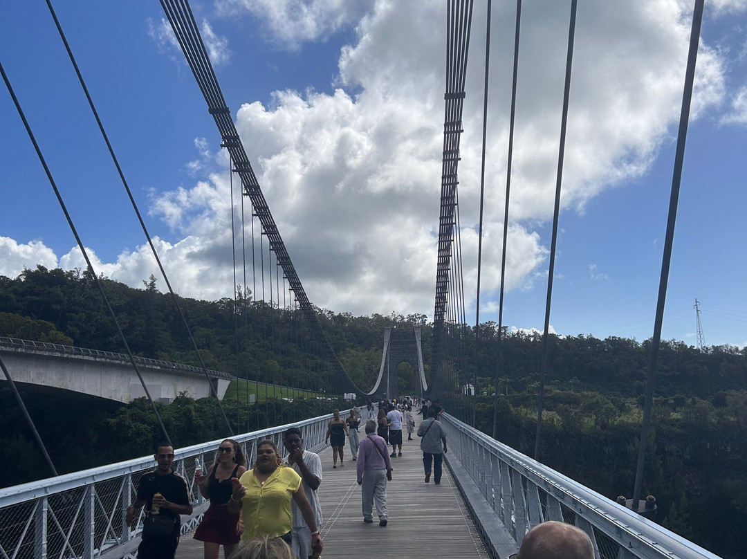 Pont Suspendu de la Rivière de l'Est-圣罗斯必去景点