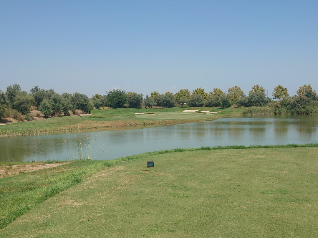 Infinitum Golf Hills-萨洛必去景点