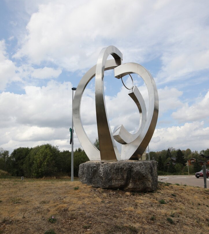 Sculpture le « Quatuor courbe »-Saint-Laurent-en-Grandvaux必去景点