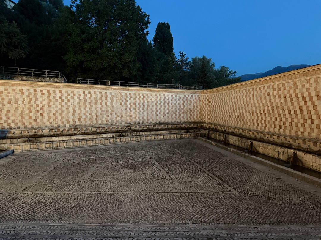 Fontana delle 99 Cannelle-拉奎拉必去景点