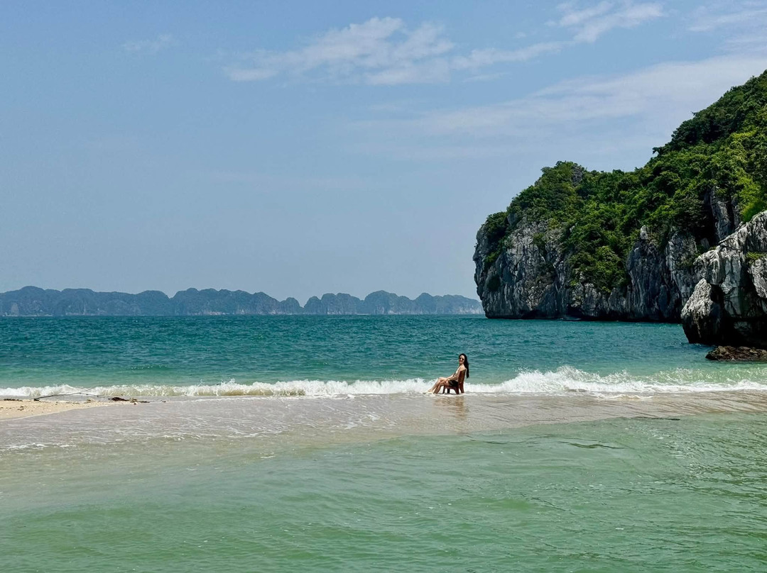 Cat Ba Bay