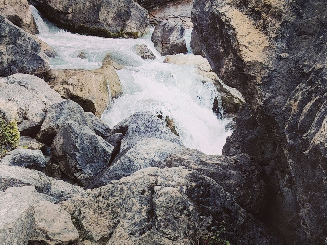 Takakkaw Falls-幽鹤国家公园必去景点