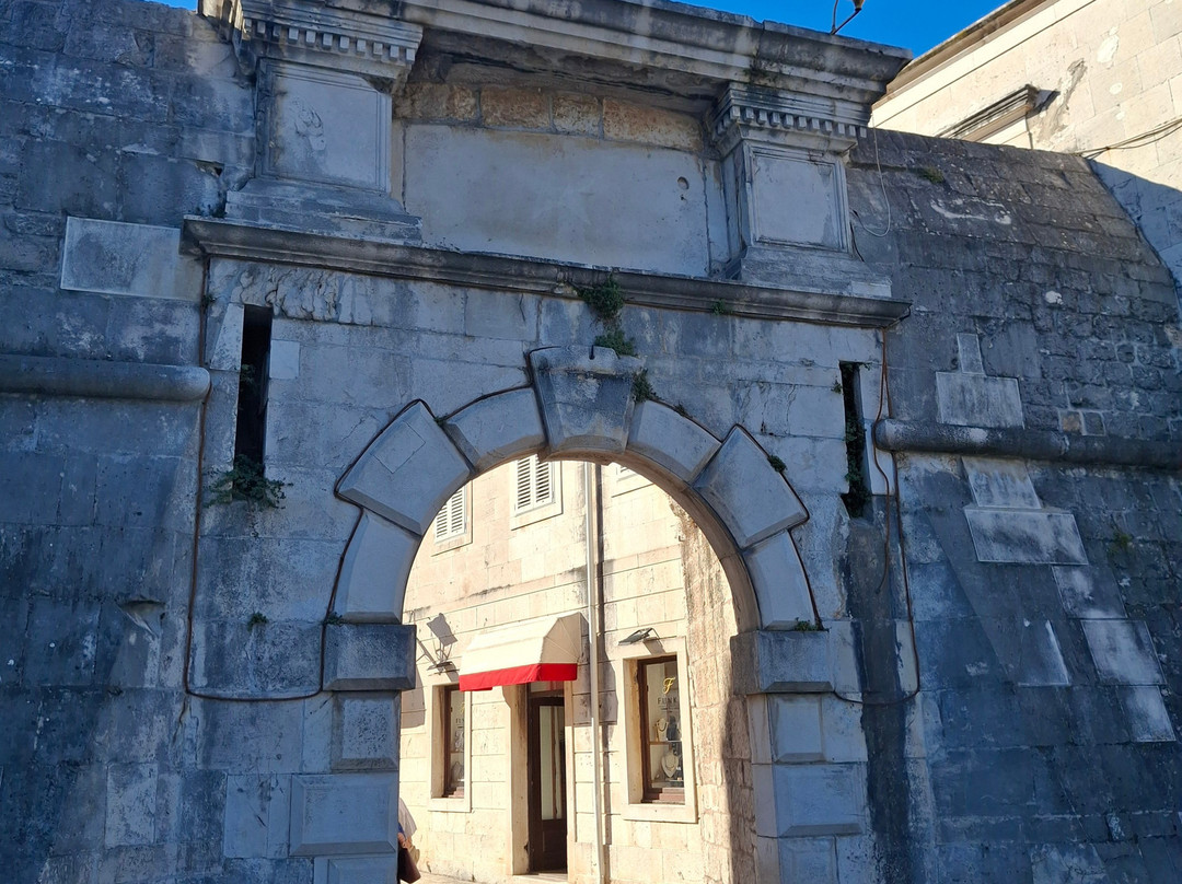 North Gate-特罗吉尔必去景点