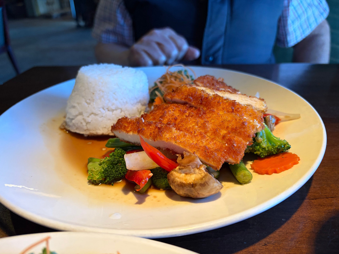 Luna Thai & Sushi Restaurant